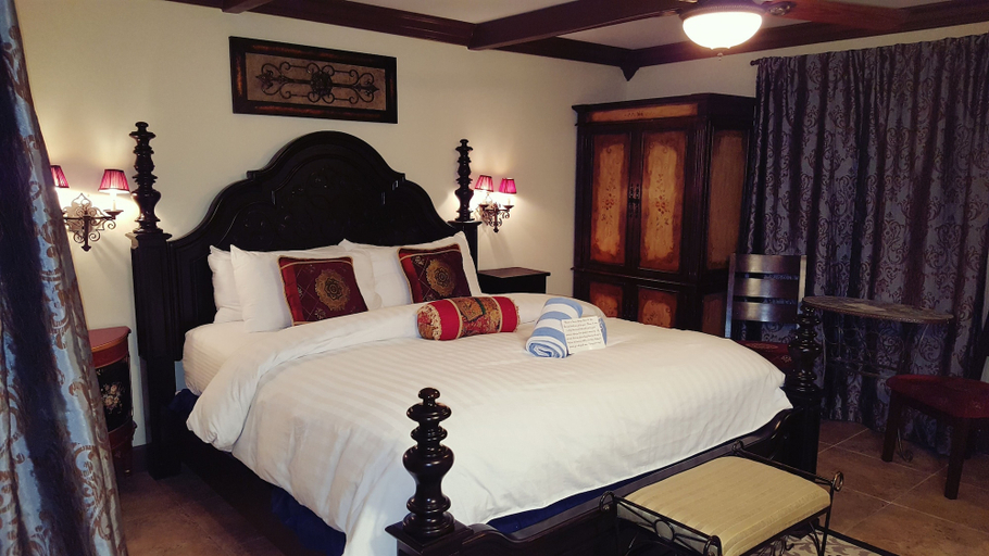 Bedroom 4, Tuscan Springs Hotel & Spa, Riverside