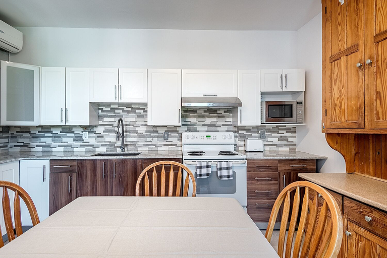 Others 3, Beautiful 6BR Apt Near Olympic Stadium, Montréal