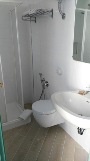 Bathroom 4, La Sirenetta Park Hotel, Messina