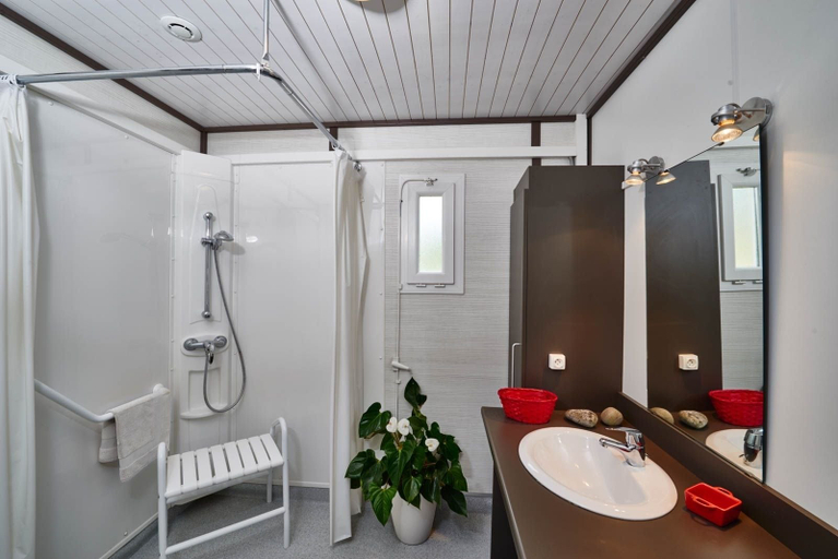 Bathroom 3, Insolites Du Camping De Trezulien, Finistère