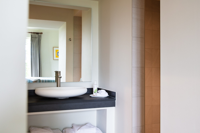Bathroom 4, The Plume of Feathers, Cornwall