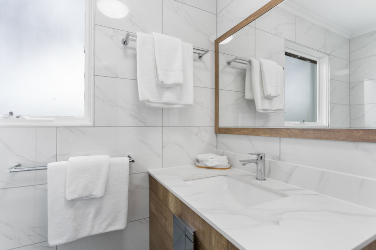 Bathroom 4, Sanctuary Inn on Westernport, Melbourne