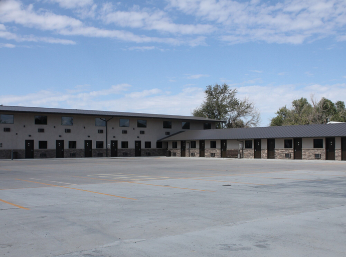Exterior & Views 2, Boarders Inn & Suites by Cobblestone Hotels - Syracuse, Hamilton