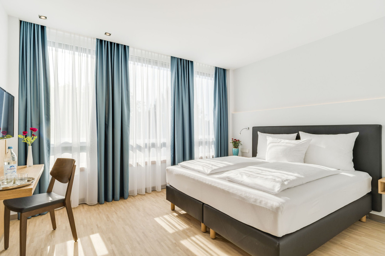 Bedroom 2, Hotel‑Etage Apfelrot managed by Hotel Apfelbaum, Erding