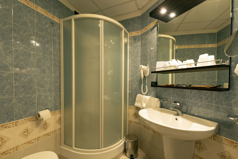 Bathroom 5, Grand Hotel Admiral Palace, Siena