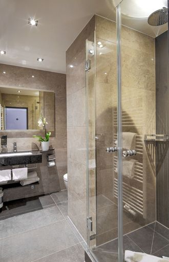 Bathroom 5, Hotel Burgschmiet, Nürnberg