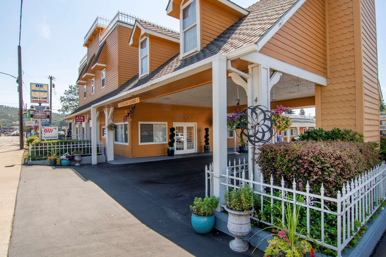 Exterior & Views