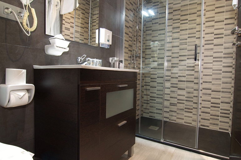 Bathroom 4, Hotel & Apartamentos Cons da Garda, Pontevedra