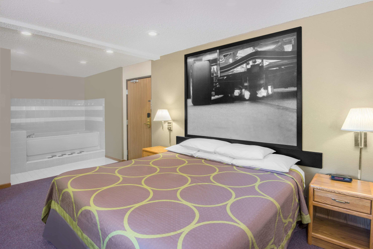 Bedroom 4, Super 8 by Wyndham Knoxville, Marion