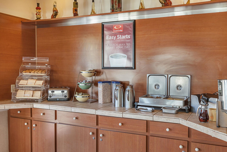 Food & Drinks 5, Econo Lodge San Antonio South, Bexar