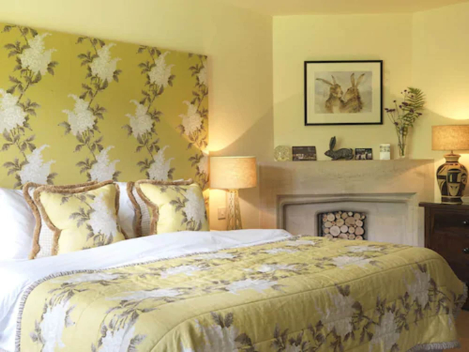 Bedroom 3, Hare And Hounds Hotel, Gloucestershire