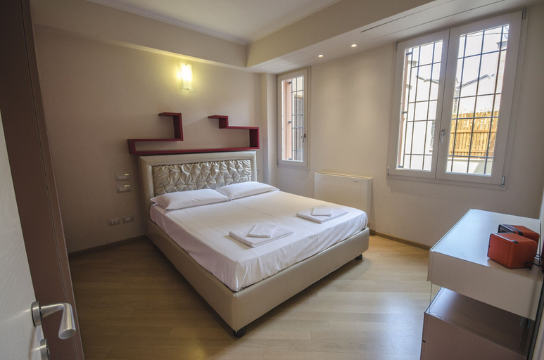 Room 2, Luxury 65mq Under the 2 Towers, Bologna