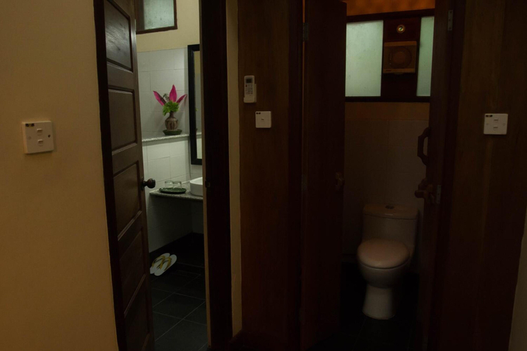Bathroom 4, Golden Sunrise Hotel, Thaton