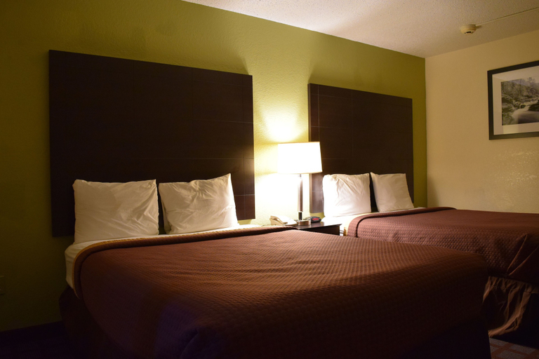 Bedroom 3, Super 8 by Wyndham Saginaw, Saginaw