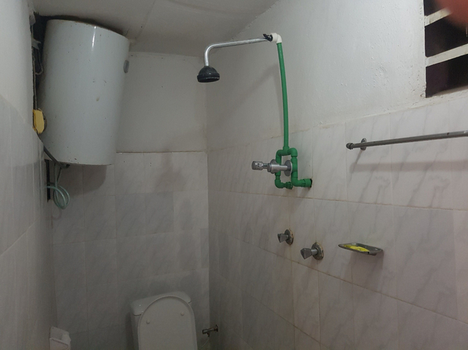 Bathroom, Asheton Hotel, Semen Wello