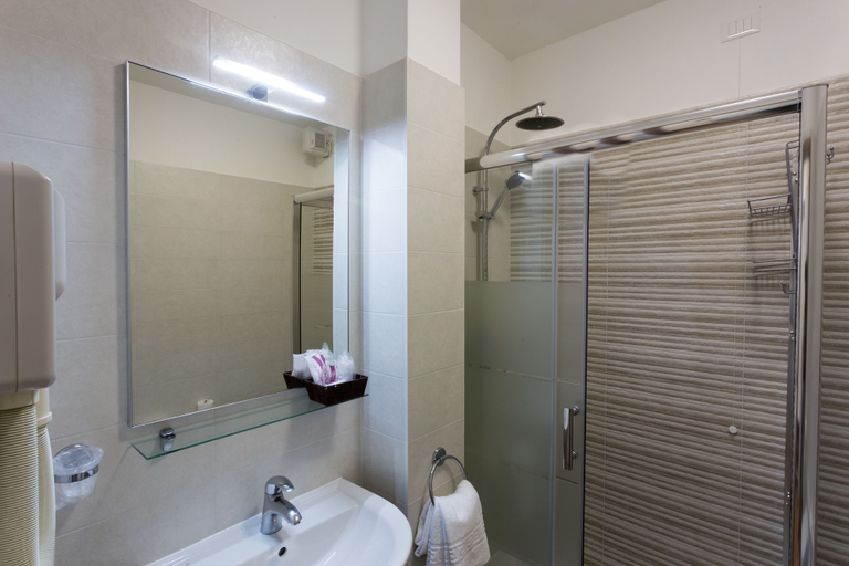 Bathroom 5, Hotel Airmotel, Venezia
