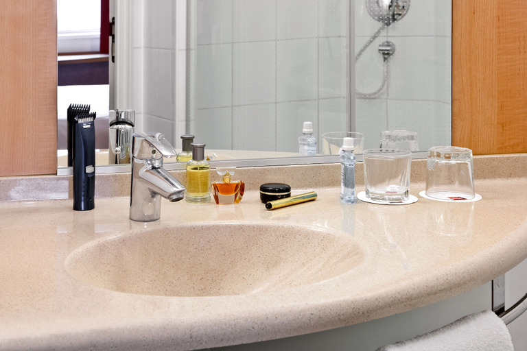 Bathroom 4, ibis Gyor, Győr