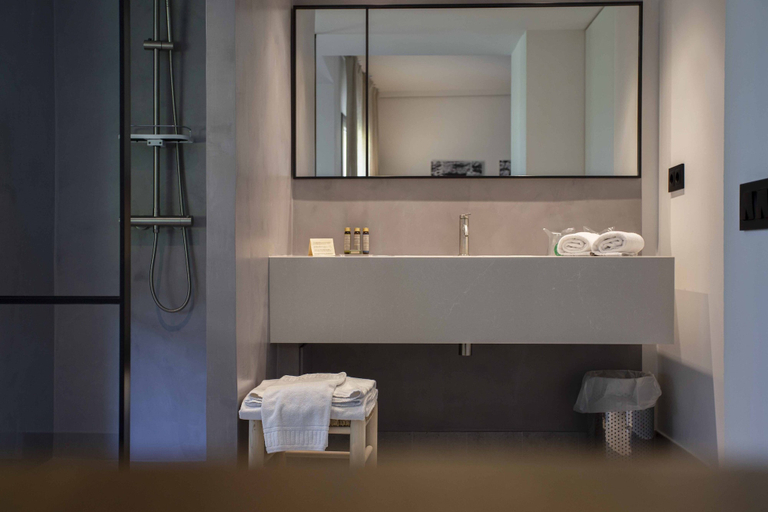 Bathroom 5, Hotel Arcs de Monells, Girona
