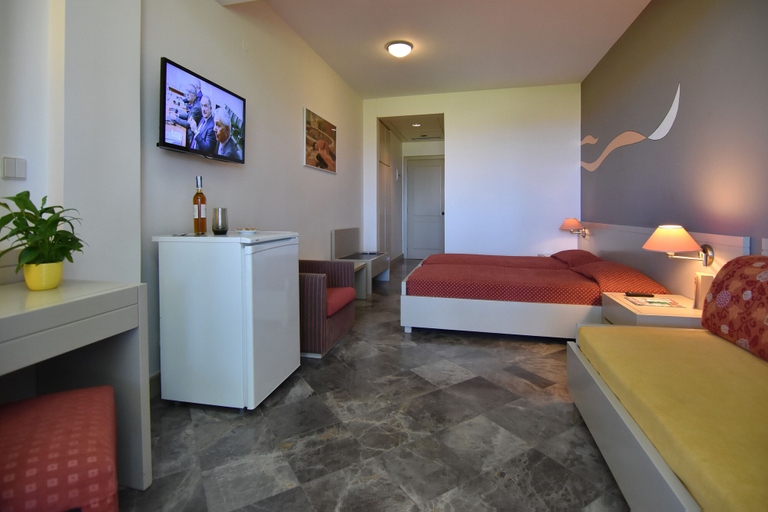Bedroom 3, Mantenia Hotel, Crete