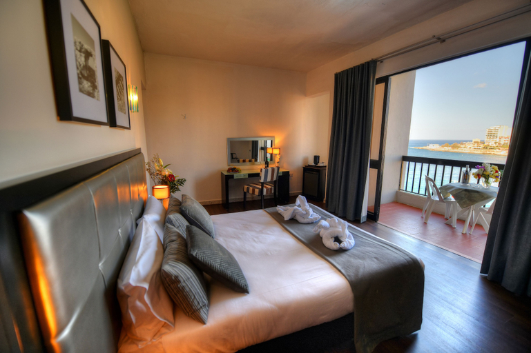 Bedroom 1, St Julian's Bay Hotel, St Julian's