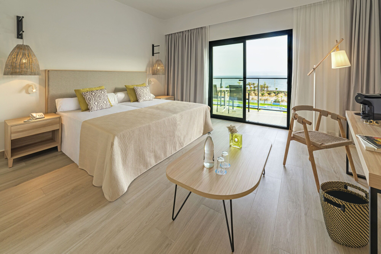 Bedroom 4, Cabogata Beach Hotel, Almería