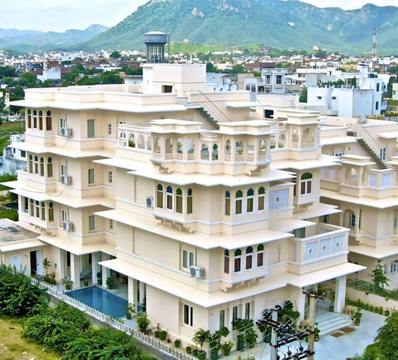 Exterior & Views