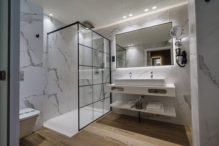 Bathroom 4, Hotel Brisamar Suites, Tarragona