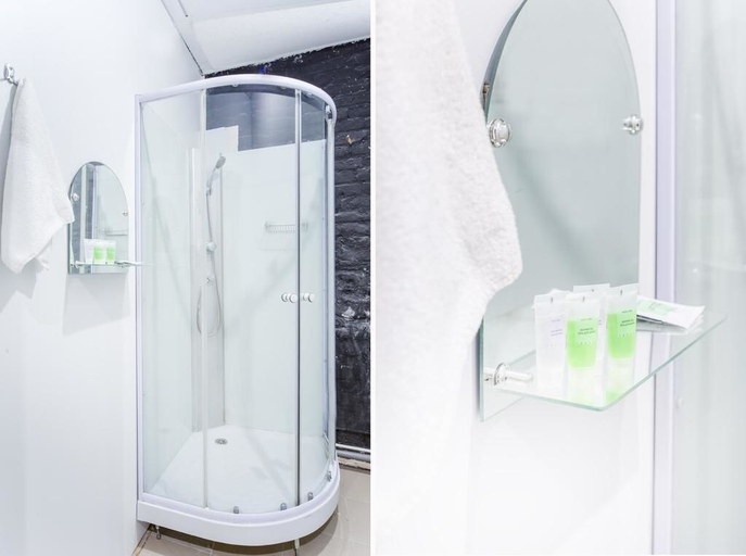 Bathroom, Piter Hostel, Sankt-Peterburg gorsovet