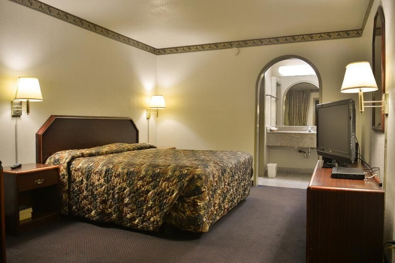 Bedroom 2, The Flamingo Motel, Santa Clara