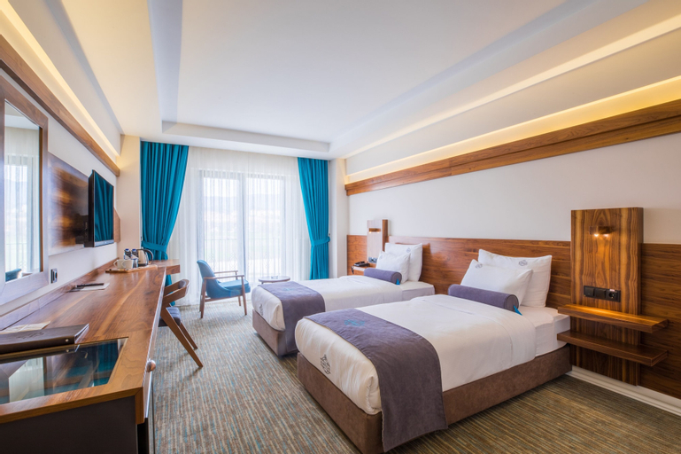 Bedroom 2, Karpalas City Hotel & Spa, Merkez