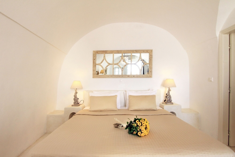 Bedroom 5, Onar Villas Oia - Onar Hotels Collection, South Aegean