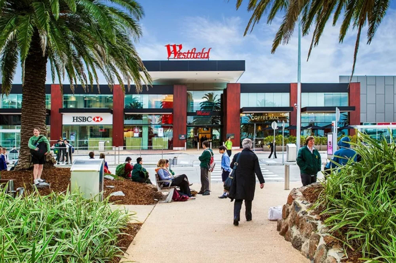 Doncaster Westfield Airbnb Shared House, Manningham - West