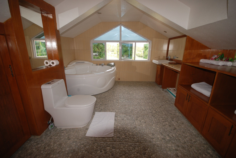 Bathroom 3, La Parola Orchids Beach Resort, Patnongon