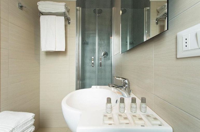 Bathroom 4, Hotel Gardenia, Venezia