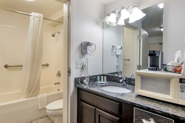 Bathroom 4, Quality Inn Central Roseburg, Douglas