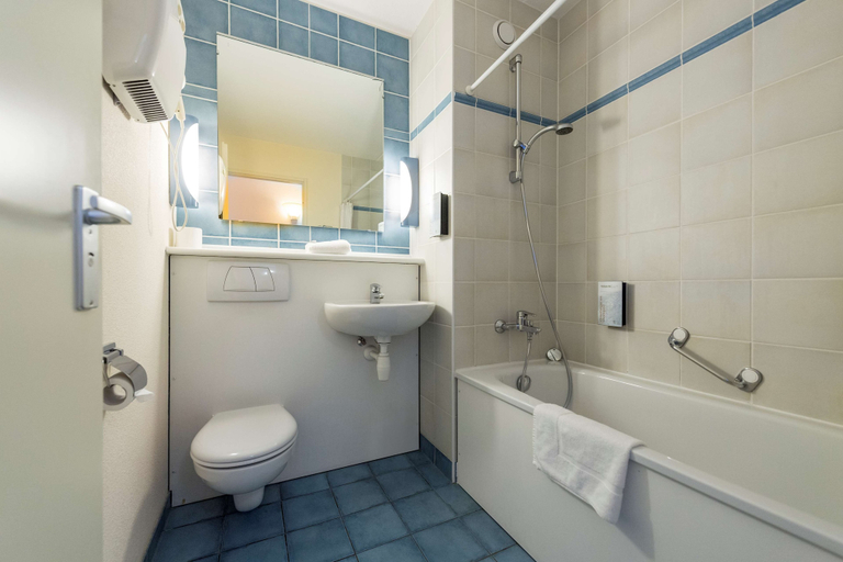Bathroom, Campanile Hotel Vlaardingen, Vlaardingen