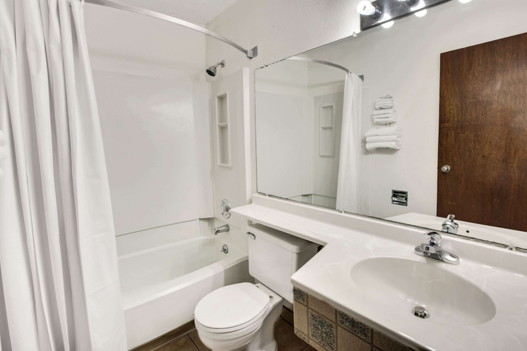 Bathroom 4, Super 8 by Wyndham Crystal Lake, McHenry