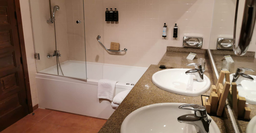 Bathroom 5, Parador De Bielsa, Huesca