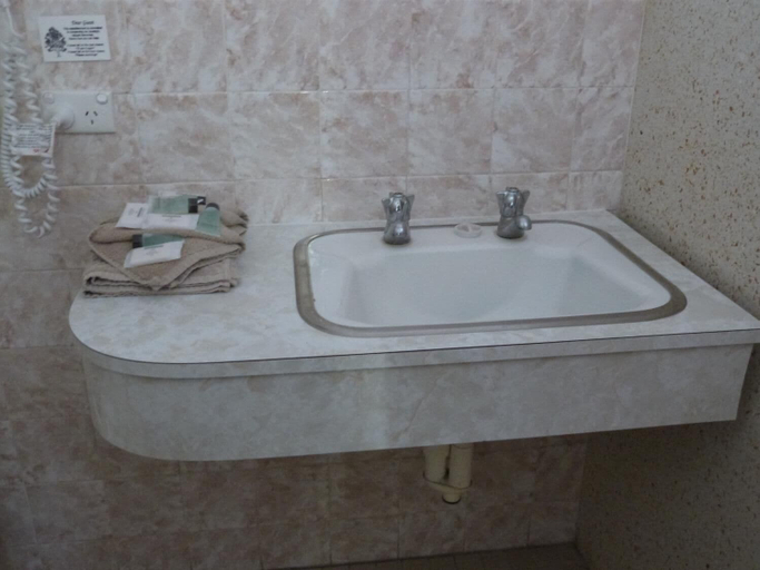 Bathroom 3, Grand Central Motel, Mount Gambier