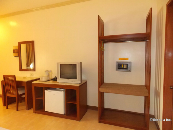 Bedroom 2, Caribbean Waterpark and Resotel, Bacolod City