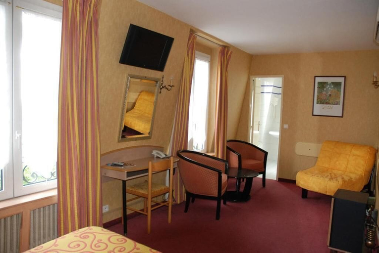 Bedroom 5, Transcontinental, Paris