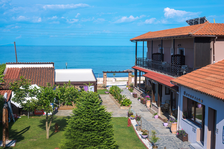 Exterior & Views