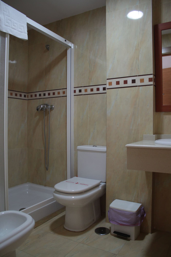 Bathroom 3, Fercomar Apartamentos Turísticos, Málaga