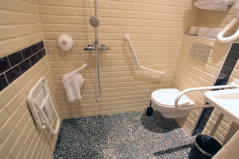 Bathroom 4, Grand Hôtel du Loiret, Paris
