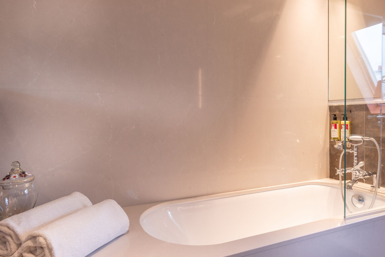 Bathroom 4, Hôtel de Montesquieu, Paris