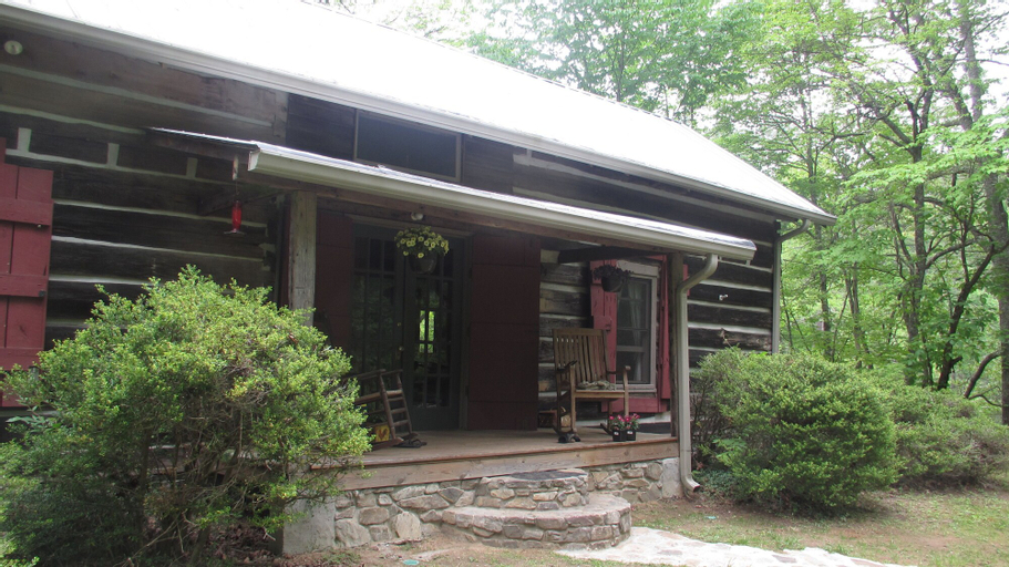 Lake Santeetlah Log Cabin, Graham