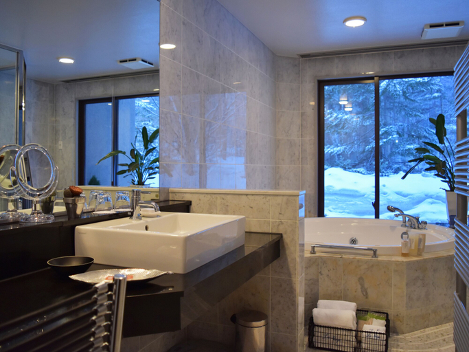 Bathroom 4, Hotel La Neige, Hakuba