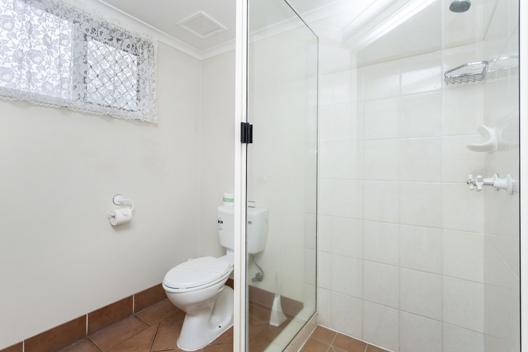 Bathroom 4, Glenmore Tavern, Rockhampton
