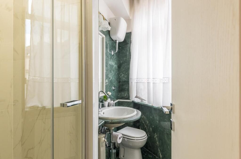Bathroom 4, Trastevere Sweet House, Rome