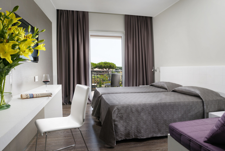 Bedroom 3, Hotel Isola Sacra Rome Airport, Rome